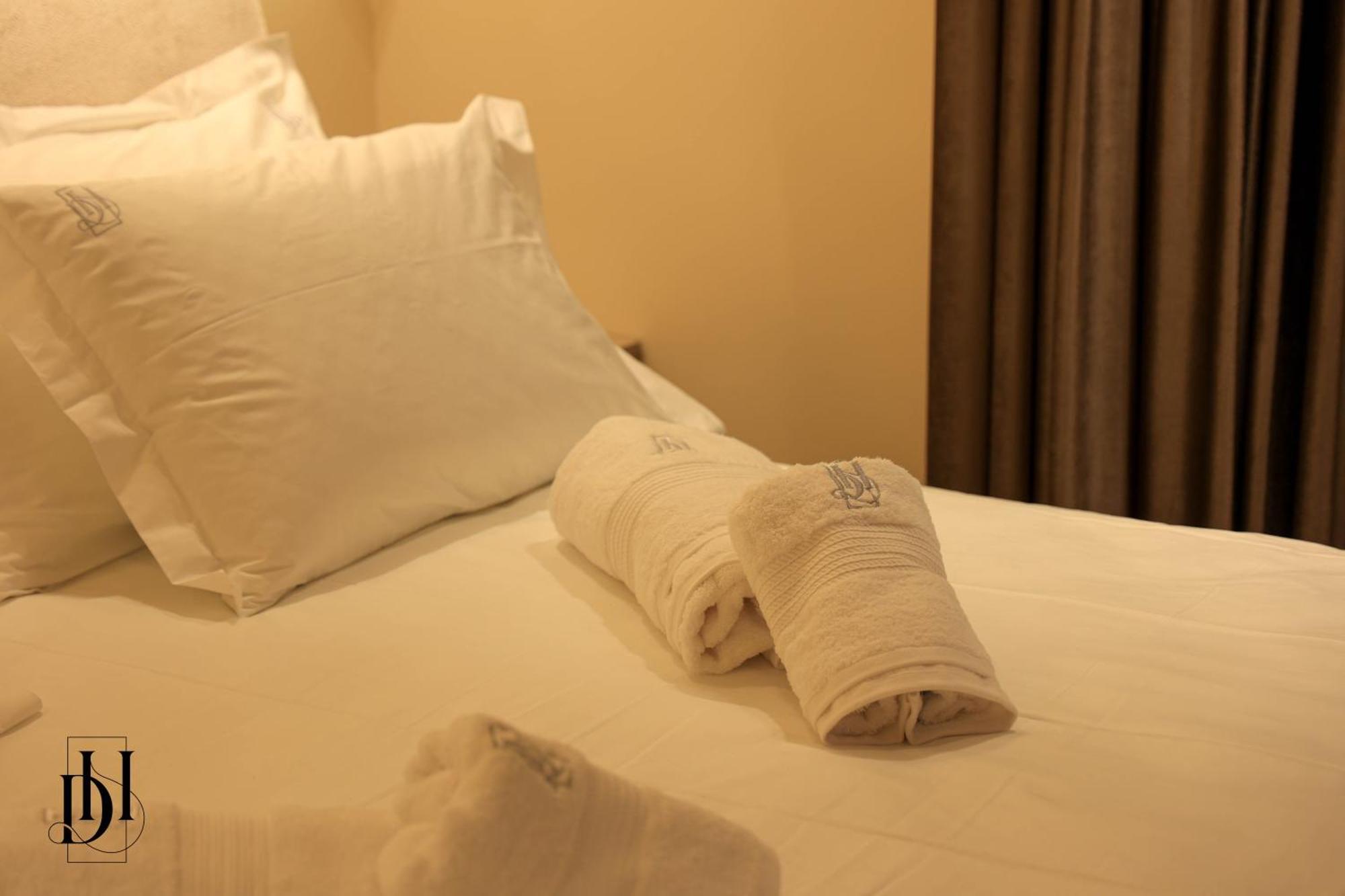 Deha Rooms & Apartments Tirana Buitenkant foto