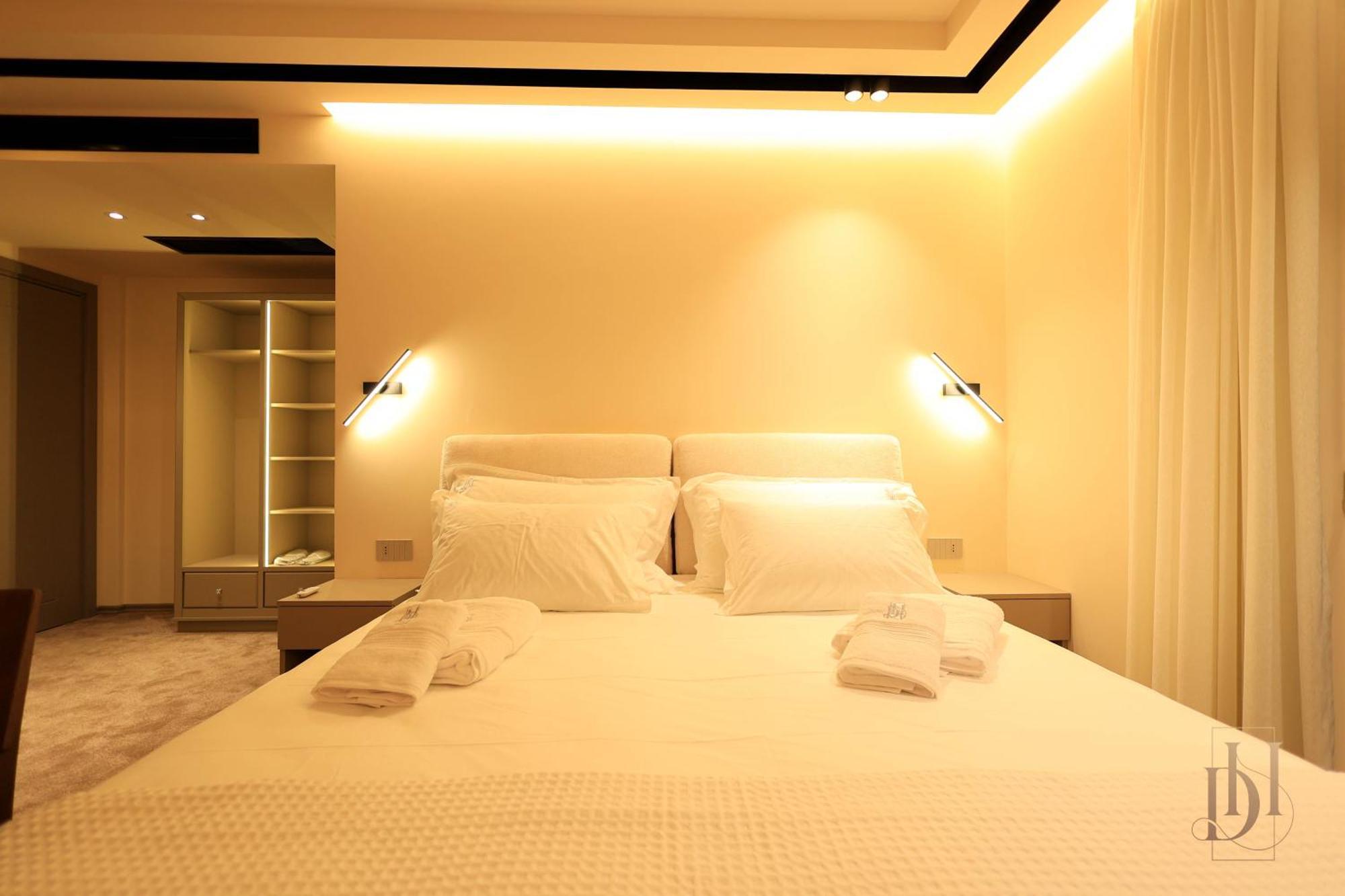 Deha Rooms & Apartments Tirana Buitenkant foto