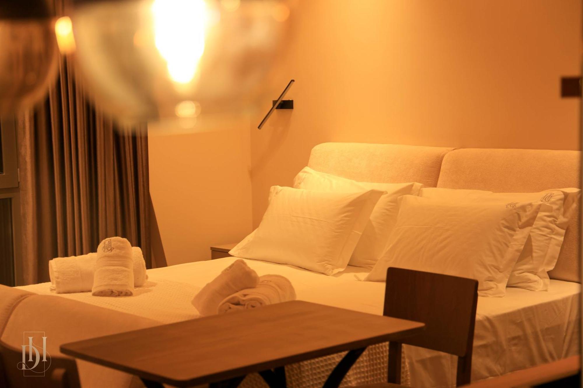 Deha Rooms & Apartments Tirana Buitenkant foto
